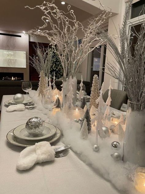 Winter Wonderland Christmas Party, White Christmas Decorations, White Christmas Party, Elegant Christmas Tree Decorations, Winter Wonderland Decorations, Silver Christmas Decorations, Glam Christmas, Christmas Dinner Table, Christmas Table Centerpieces