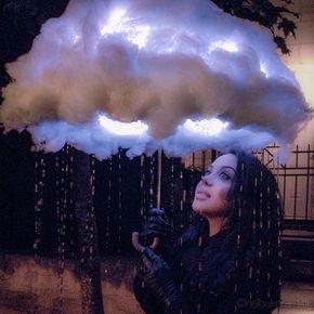 Rain cloud made from an umbrella. LED lights inside the cloud Thunderstorm Costume, Rain Cloud Costume, Costume Ideas Diy, Cloud Costume, Halloween Decor Diy, Halloween Fest, Halloween Tattoo, Diy Costume, Halloween Makeup Tutorial