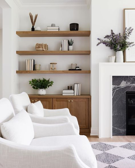 Creating cozy vibes with this dreamy living room setup! 🔥 Built-in cabinets and shelves surround the fireplace, featuring a bold gray granite surround and a classic white mantle. Perfect for those cozy nights in or hosting family and friends. What would your dream living room fireplace look like? *To learn more about building your own dream home, comment WORKWITHUS below & we’ll DM you more info* Design/Build: @almahomes #almahomes Project: #MoundMiniMansion #mnbuilder #mninteriordesign... Niche Ideas Living Room, Alma Homes, White Mantle, Dreamy Living Room, Next Living Room, Home Blueprints, High End Design, Gray Granite, Cabinets And Shelves