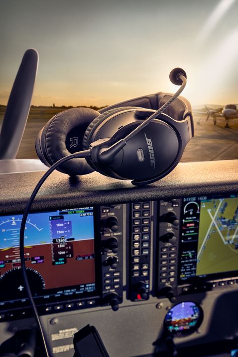 Pilot Essentials, Pilots Lifestyle, Pilot Notes, Bose Headset, Aviation Training, Hit The Road Jack, Pilots Aviation, Airport Aesthetic, Airplane Photography