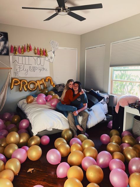 Balloon Hoco Proposal, Balloon Promposal, Prom Posals For Boyfriends, Prom Balloons, Balloon Proposal, Prom Pictures Group, I Love You Balloons, Cute Promposals, Cute Homecoming Proposals