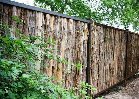 rough cedar fence - don't know where I would put it but LOVE this Lattice Garden, Country Fences, Green Fence, Rustic Fence, Fencing Ideas, Pallet Fence, Horizontal Fence, Lattice Fence, Steel Fence