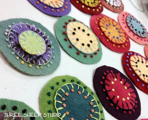 Wool Pennies - Three Sheep Studio Knots Embroidery, Wool Pennies, Penny Rug Patterns, Wool Felt Projects, Wool Applique Patterns, Felted Wool Crafts, Wool Quilts, Penny Rug, Wool Embroidery