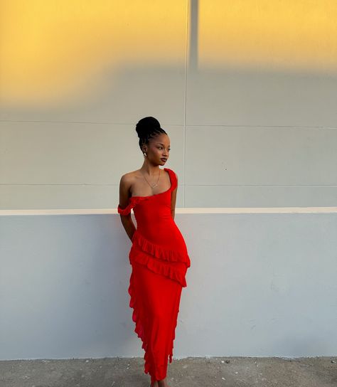 Desert Rose 🌹 @micas.official Chic Red Outfit, Classy Red Dress Outfit, Bday Dresses For Women, Roora Dresses, Classy Birthday Dress, Atl Outfits, Red Classy Dress, Red Two Piece Outfit, Bday Poses