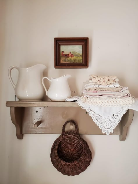 Wall Shelf In Kitchen, Floating Shelf Dishes, Small Vintage Shelf, Small Kitchen Shelf Styling, Cozy Cottage Wall Decor, Kitchen Decorative Shelf, Cottage Kitchen Wall Decor, Vintage Kitchen Shelf Decor, Behind Stove Decor Ideas