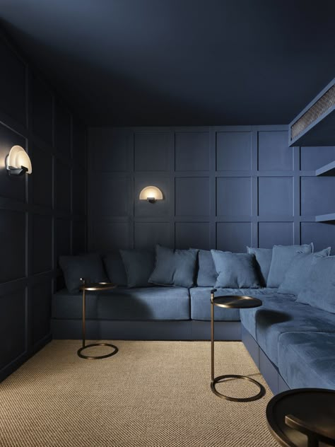 Tamsin Johnson, Sala Cinema, Home Cinema Room, Home Theater Rooms, Casa Container, Theatre Room, Cinema Room, Home Cinema, Design Del Prodotto