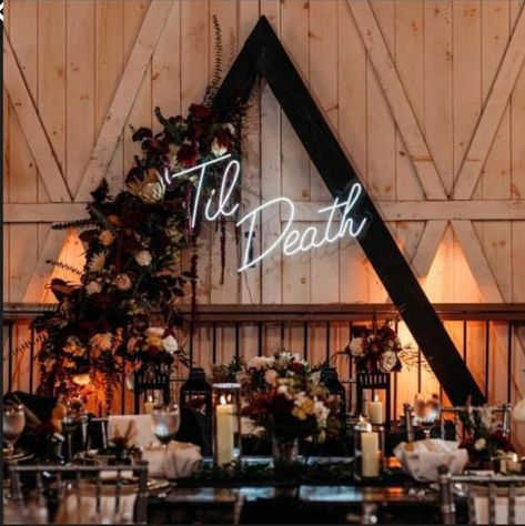 Edgy Rustic Wedding, Cooper And Black Wedding, Goth Sweetheart Table, Dark Rustic Wedding Theme, Wedding Gothic Romantic, Goth Wedding Venues, Black Minimalist Wedding Decor, Rustic Dark Wedding, Gothic Farm Wedding