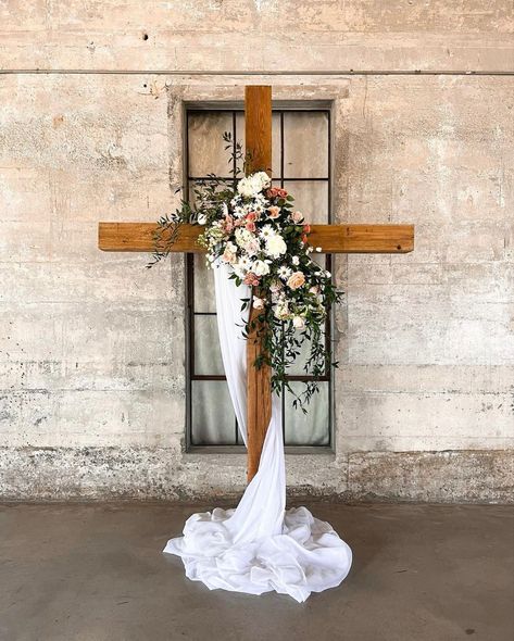 Cloth Draping, Ceremony Cross, Christ Centered Wedding, خواتم خطوبة, Shabby Chic Easter, Dream Wedding Decorations, Easter Decorations Ideas, Wedding Cross, Boda Mexicana