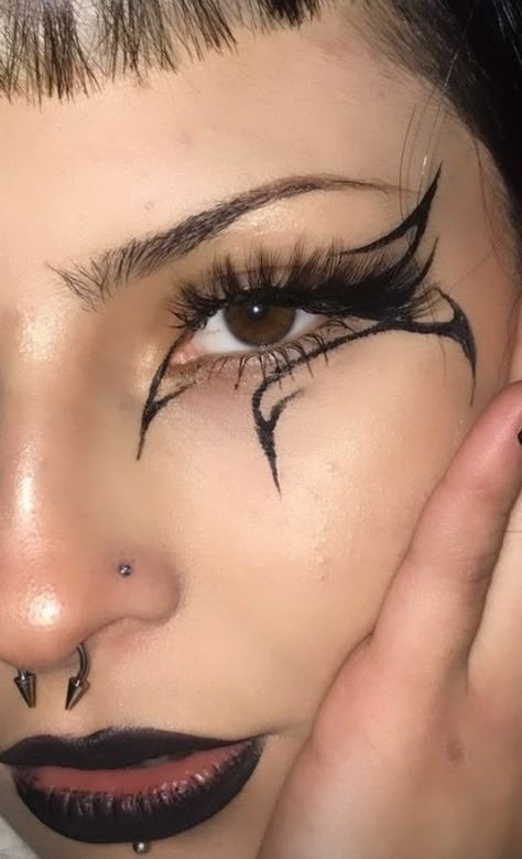 Alt Graphic Liner Hooded Eyes, Cybersigilism Eyeliner, Cross Eyeliner, Goth Liner, Gangsta Makeup, Weird Eyeliner, Graphic Eyeliner Goth, Cool Eyeliner Designs, Gothic Eyeliner Ideas