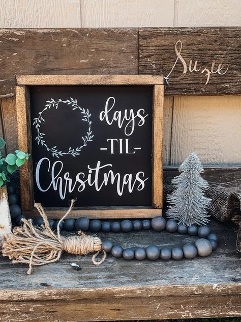 Countdown To Christmas Sign, Chalkboard Countdown, Chalkboard Sayings, Christmas Tree Game, Chalkboard Crafts, Chalkboard Holiday, Christmas Chalkboard Art, Christmas Countdown Diy, Budget Christmas