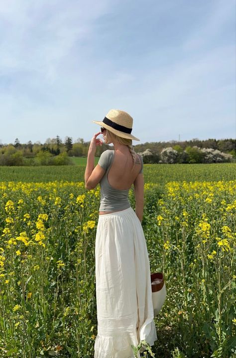 Beach Cottage Core, Cottage Core Outfit, Cute Cottage, Euro Summer, Beach Cottage, Beach Hat, Beach Cottages, Fashion Summer, Summer Essentials