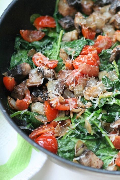 Portabella Recipes, Sauteed Spinach And Mushrooms, Sauté Spinach, Mushroom Recipes Indian, Spinach Side, Mushrooms Sauteed, Mushroom Side Dishes, Spinach And Mushrooms, Food Savory