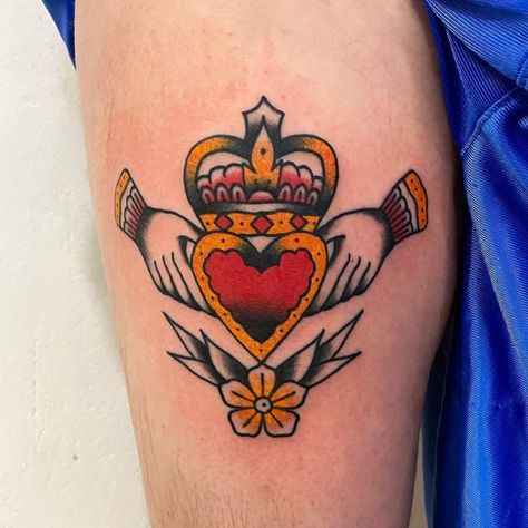 Claddagh Ring Tattoo, Irish Claddagh Tattoo, Claddagh Tattoo, Loyalty Tattoo, Ring Tattoo Designs, Crown Tattoo Design, Irish Tattoos, Fire Tattoo, Old School Tattoo Designs