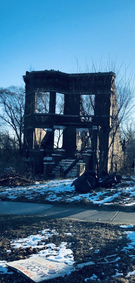 A deteriorated home in Gary, Indiana Valparaiso, Haunted Houses, Paranormal Experience, Gary Indiana, Creepy Places, Lemon Drops, Indiana Travel, Rust Belt, Old Abandoned Houses