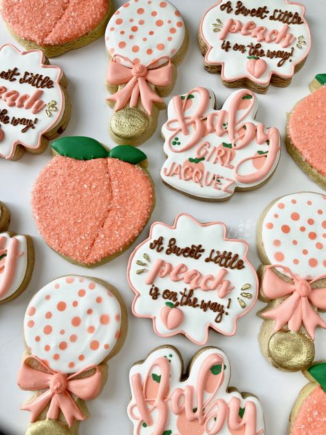 Sweet As A Peach Gender Reveal, Peach Themed Desserts, Peach Theme Cupcakes, Peach Baby Shower Centerpieces, Peachy Baby Shower Ideas, Baby Girl Shower Ideas Summer, August Baby Shower Ideas Girl, Summer Girl Baby Shower Themes, A Sweet Peach Is On The Way