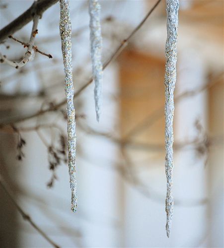 Foil icicles...bet my boys would love this Aluminum Foil Crafts, Liquor Shelf, Icicle Ornaments, Aluminium Foil, Top Crafts, Noel Christmas, Winter Crafts, Bracelet Tutorial, Christmas Books