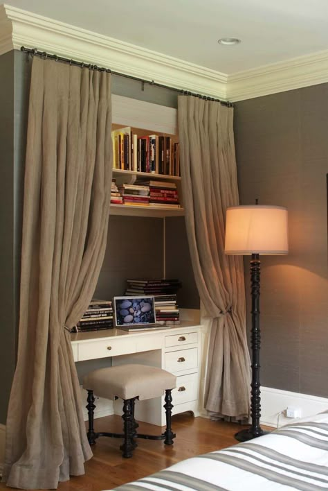 25 Fabulous ideas for a home office in the bedroom Closet To Office Conversion, Bedroom Home Office Ideas, Office Bedroom Ideas, Bedroom Office Combo, Ikea Home Office, Guest Bedroom/office, Home Office Closet, Guest Bedroom Design, Office Guest Room