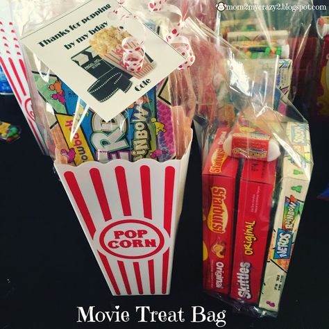 Movie themed Treat Gift Bags (Movie Candy) Small Holiday Gift Ideas, Diy Christmas Baskets, Diy Christmas Gifts For Friends, Employee Christmas Gifts, Christmas Movie Night, Best Gift Baskets, Coworkers Christmas, Christmas Creative, Small Christmas Gifts