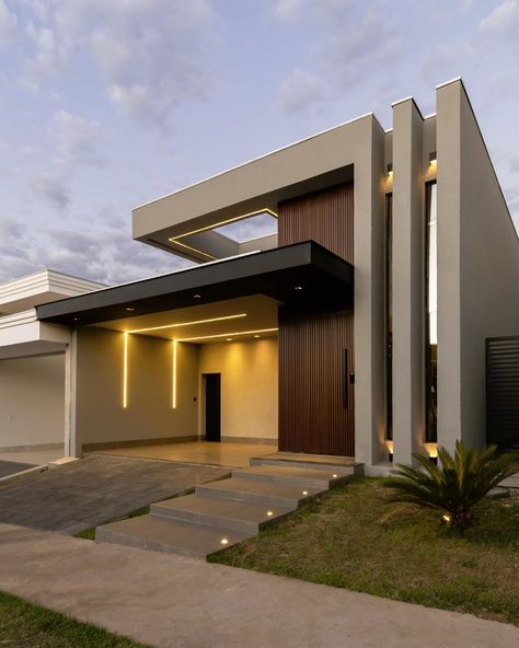 Fachada de casa térrea moderna com pé direito alto! Exterior Color Palette, Plans Architecture, Boundary Walls, Building House Plans Designs, Modern House Facades, Good House, Home Design Plans, Facade House, Facade Design