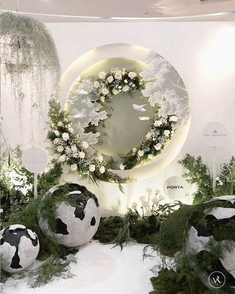 Sage Decorations Wedding, Wedding Exhibition Booth Design, Green White Wedding Theme, White Green Wedding Decor, Event Booth Design Exhibitions, Green And White Wedding Decor, White And Green Decor, Sage Green Backdrop, Green And White Decor