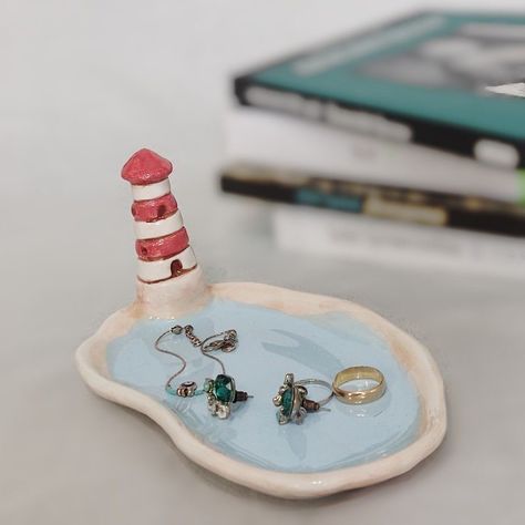 Beachy Air Dry Clay Ideas, Air Dry Clay Surfboard, Jewellery Clay Holder, Clay Beach Ideas, Beachy Clay Ideas, Useful Pottery Ideas, Diy Clay Dish, Air Dried Clay Projects Ideas, Clay Dish Ideas