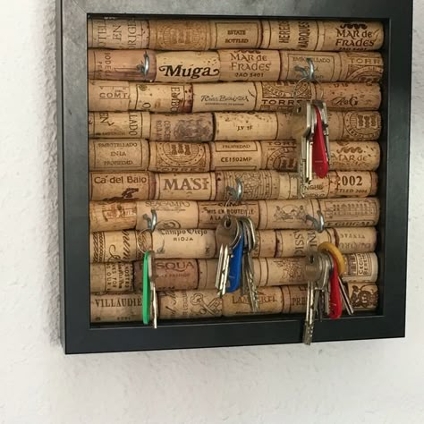 Wine Cork Diy Projects, Cork Diy Projects, Home Bar Ideas, Wine Cork Diy Crafts, Cork Crafts Diy, Wine Cork Diy, Wine Cork Art, Cork Diy, Cork Art