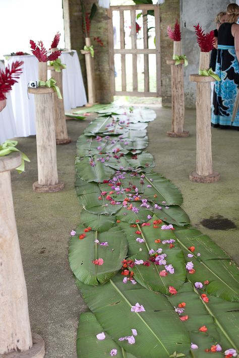 Banana Leaf Decor Wedding, Eco Friendly Wedding Decor, Banana Leaf Decor, Indian Wedding Aesthetic, Leaf Decor Wedding, Diy Floral Decor, Aisle Flowers, Mandap Decor, Wedding Planning Decor