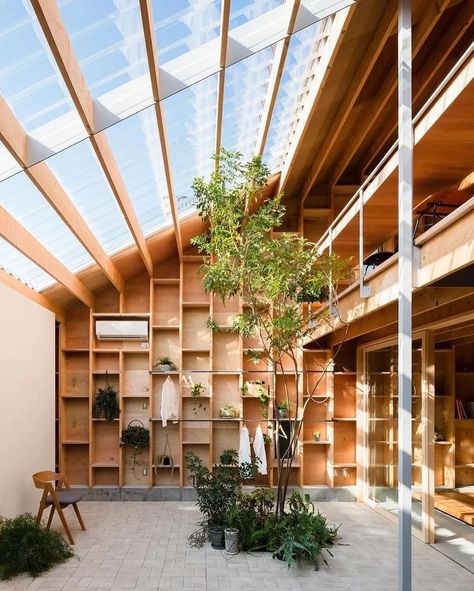 Atrium House, Brutalism Architecture, Japan Architecture, Student House, Concrete Building, Tiny House Cabin, Garden Studio, Architecture Student, Construction Design