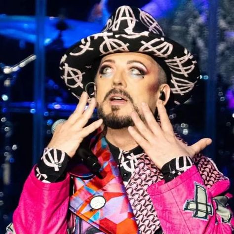 BOY GEORGE'S PAGE. FAN GROUP on Instagram: "Have a beautiful week everyone! 💖 #BoyGeorge" British Style, Boy George 80s, Have A Beautiful Week, Blitz Kids, Culture Club, Boy George, Gender Envy, New Romantics, British Fashion