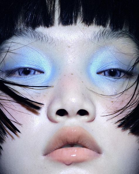 @wmagchina 「Blue Memoir」 with @valentina1121li @xuyouhua @jessicajiang331 @sisi_zq | Instagram Artsy Makeup, Butterfly Eyes, Couture Makeup, Blue Lips, Nude Lips, Alternative Makeup, Makeup Mistakes, Chanel Beauty, W Magazine