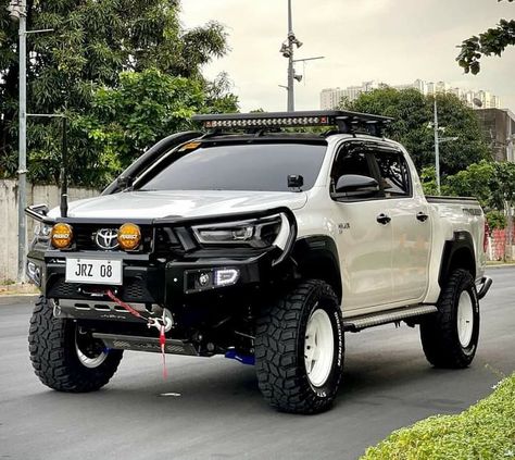 N80 Hilux Custom, Aksesoris Jeep, Toyota Motorhome, S10 Truck, Big Van, Toyota Accessories, Pickup Car, Toyota 4x4, Toyota Trucks