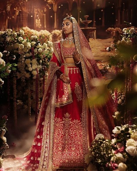 MANISH MALHOTRA (@manishmalhotraworld) • Instagram photos and videos Lehenga With Two Dupatta, Manish Malhotra Lehenga Bridal, Alchemy Wedding, Manish Malhotra Bridal Lehenga, Lengha Design, Manish Malhotra Bridal, Manish Malhotra Lehenga, Red Wedding Lehenga, Dolly Jain