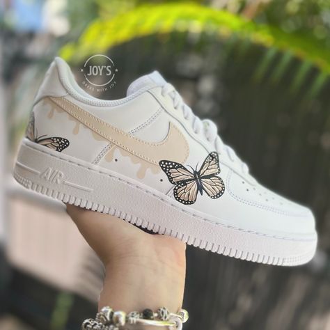 Cute Shoes For Girls 10-12, Hand Painted Air Force 1, Sneakers For Girls, Air Force 1 Sneakers, Shoes For School, Michael Jordan Basketball, Nike Air Force 1 High, Air Force 1 Mid, Air Force 1 Custom