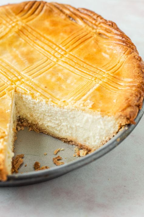 A creamy ricotta filling with a hint of lemon and almond is baked inside of a sweet Italian pie pastry. Typically served on Easter, but not exclusively, this Ricotta Pie is the star of the show at any meal. Italian Ricotta Pie, Italian Pie, Work Desserts, Sweet Ricotta, Cooking Desserts, Ricotta Pie, Ricotta Filling, Pie Pastry, Ricotta Cheesecake