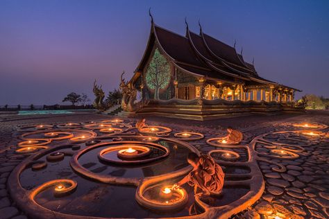 Wat Sirintorn Wararam temple in Ubon Ratchathani, Thailand.  By  Korawee Ratchapakdee. Mundo Hippie, Buddhist Architecture, Ubon Ratchathani, Temple Of Light, Buddhist Shrine, Temple Architecture, Buddha Teachings, Destination Voyage, Buddhist Temple