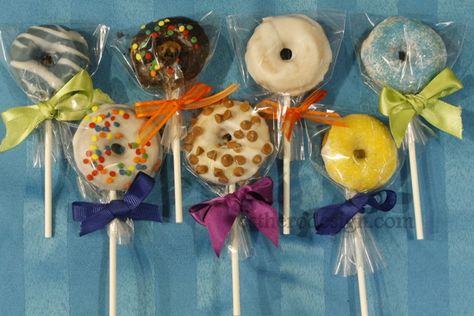 Mini Donuts In The Donut Maker (recipe) Donut Pops, Donut Maker Recipes, Donut Decorating Ideas, Donut Maker, Chanukah Party, Mini Doughnuts, Pop Stick, Donut Shop, Mini Donuts