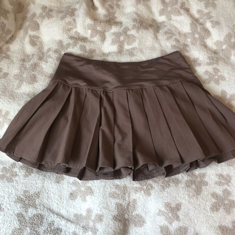 Pacsun Active Brown Skort Brand New With Tags Size Medium Super Soft And Comfy Sold Out On Website Pink And Brown Clothes, Pacsun Clothes, Bottoms Aesthetic, Brown Mini Skirt Outfit, Brown Ruffle Skirt, Brown Pleated Mini Skirt, Pacsun Outfits, Cosplay Items, Dream Pants