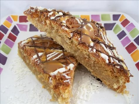 Macaroon Madness Bars - easy to make with a shortbread crust and a butterscotch coconut filling Coconut Macaroon Bars, Macaroon Madness Bars, Macaroon Bars, Dessert Squares, Coconut Filling, Cake Filling Recipes, Dark Brown Sugar, Zebra Cake, Filling Food