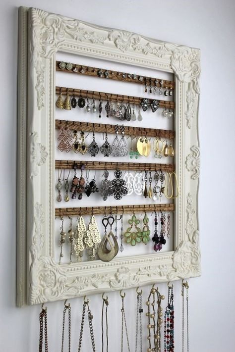 018-vintage-textured-ivory-wall-frame-earrings-organized-display-ideas Penyimpanan Makeup, Earring Hanger, Wall Mount Jewelry Organizer, Diy Jewelry Display, Jewelry Organizer Wall, Diy Jewelry Holder, Jewelry Wall, Display Jewelry, Hanging Jewelry Organizer