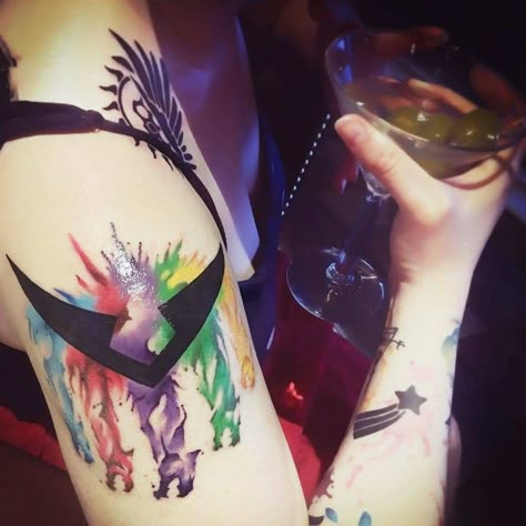 Not just voltron but I see Bill Cipher and Mabel's shooting star from Gravity Falls Voltron Tattoo Ideas, Voltron Tattoo, Voltron Lion, Fandom Tattoos, Voltron Force, Keith Voltron, Creative Tattoo Ideas, Lion Head Tattoos, Voltron Comics