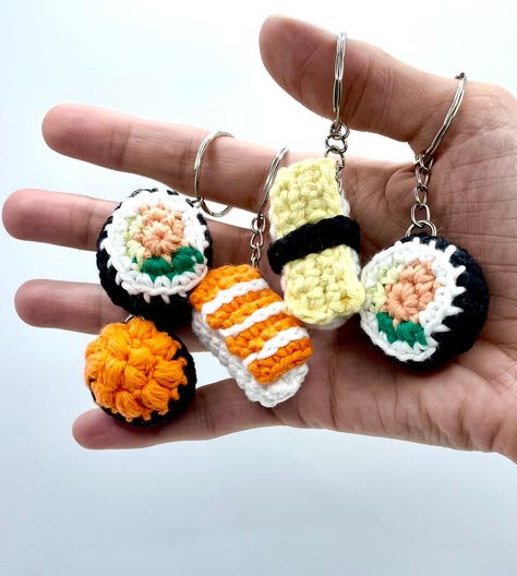 Crochet Food Keychain, Amigurumi Sushi, Crochet Sushi, Crochet Keyring Free Pattern, How To Make Keychains, Make Keychains, Amigurumi Keychain, Rabbit Crochet, Easy Amigurumi