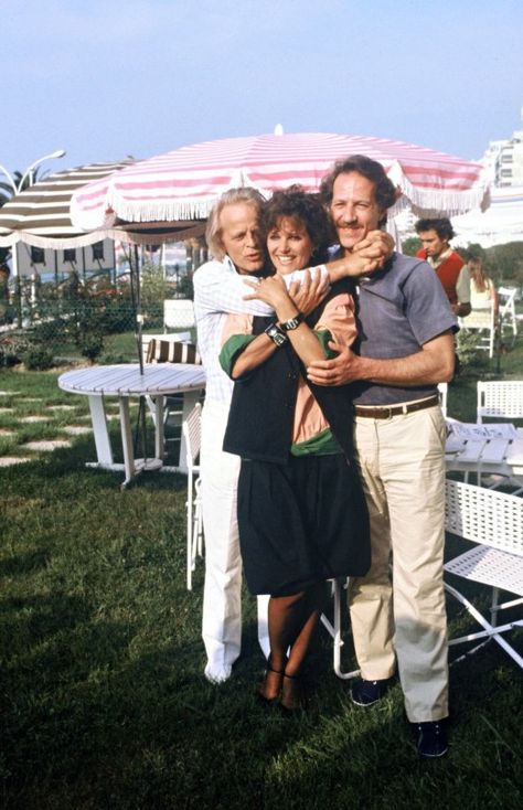 Klaus Kinski, Claudia Cardinale & Werner Herzog. Cannes, 1982. Klaus Kinski, Werner Herzog, Claudia Cardinale, Film Director, Old Movies, Cannes, Movie Stars, Actors, Couple Photos