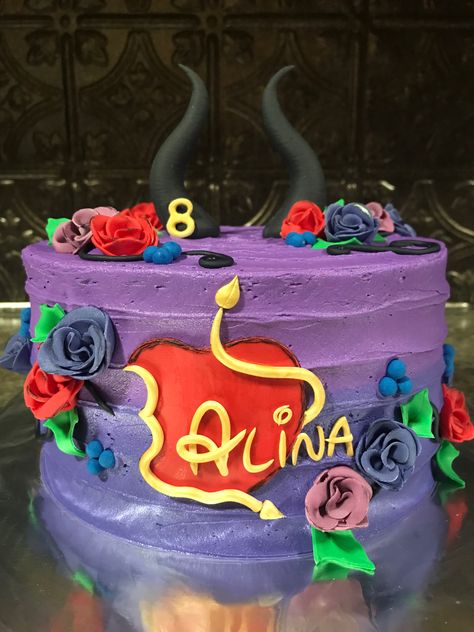 Mal Birthday Cakes, Descendants Party Favors Ideas, Descendants 3 Party Ideas, Descendants 3 Cake, Disney Descendants Birthday Party, Desendents Birthday Cakes, Decendants Birthday Cakes, Descendants Theme Party, Decendents Cake Ideas