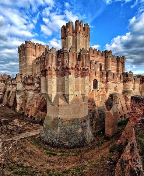 Castle Mansion, French Castles, Architecture History, Castle Ruins, Chateau France, Visit France, Fantasy Castle, Beautiful Castles, Historical Place