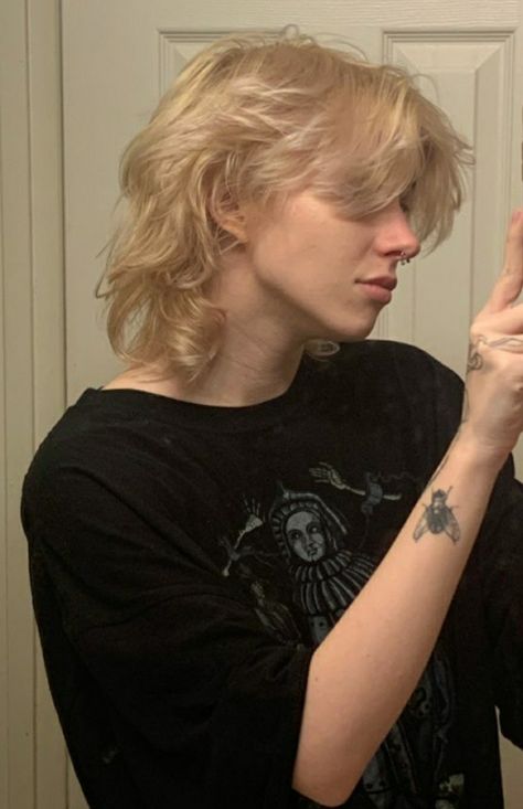 Androgynous Hair, Short Grunge Hair, Shaggy Short Hair, Hair Inspiration Short, Hair Stylies, Fluffy Hair, Mullet Hairstyle, Hair Reference, Short Hair Haircuts