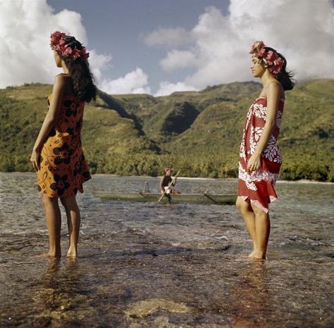 Polynesian Women, Tahiti Nui, Hawaiian Woman, Serene Nature, Hawaiian Culture, Polynesian Culture, Vintage Hawaii, Mountain Trails, Into The Wild