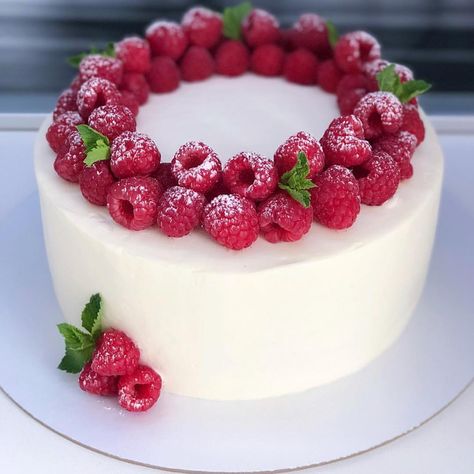 Dalia • milk + honey on Instagram: “Honey Cake with Fresh Raspberries🍰” Raspberry Cake Decoration, Fresh Raspberries, Raspberry Cake, Honey Cake, Milk Honey, Cake Decor, Milk And Honey, Cake Decoration, Decoration Ideas