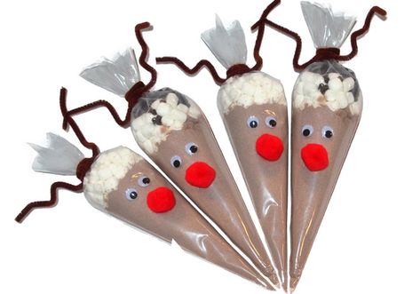 Make reindeer hot cocoa cones as a sweet holiday gift Reindeer Hot Chocolate Cones, Hot Cocoa Cones, Christmas Class Treats, Cocoa Cones, Creative Christmas Treats, Christmas Sweet Cones, Hot Cocoa Mix Gift, Hot Chocolate Cones, Christmas Fayre Ideas