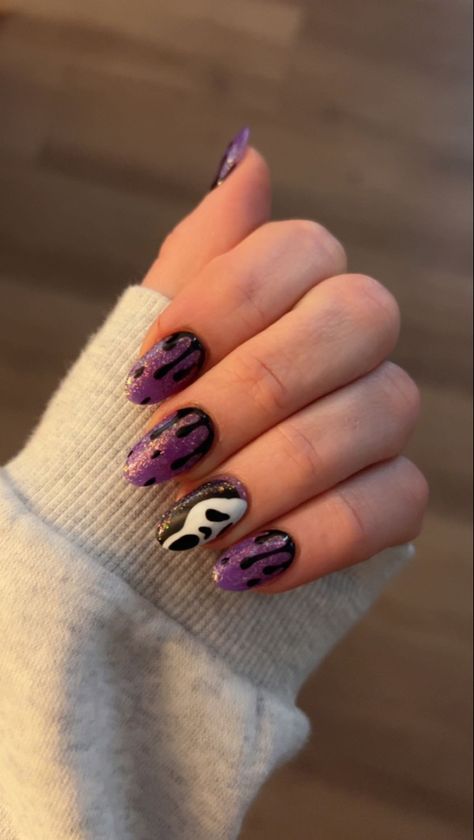 Ghost Face Girly Purple Nails Black Ghost Face Nails, Purple Ghost Nails, Purple Halloween Nail Designs, Ghost Face Nails, Scream Nails, Ghost Nails, Purple Ghost, Face Nails, Horror Nails