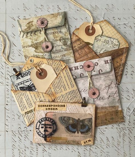 Tiny envelopes for junk journal pockets Junk Journal Pockets, Journal Pockets, Handmade Journals Diy, Tiny Envelopes, Paper Pocket, Book Page Crafts, Journal Travel, Pocket Folders, Scrapbook Book